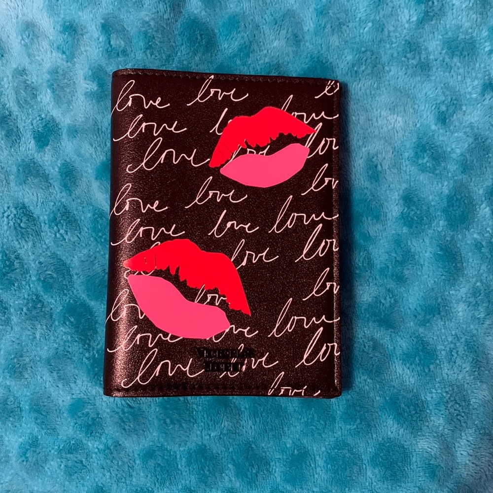VICTORIA’S SECRET passport holder